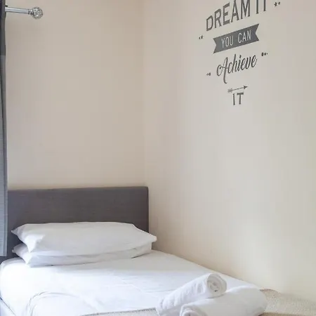 Hereford - Mayflower Coach House, Modern 2 Bedroom Property With Parking, Located South Of Hereford City, Suitable For Small Family, Couple Or Contractors - Sleeps Up To 5 Guests - Hosted By Rentmyhouse Exterior photo