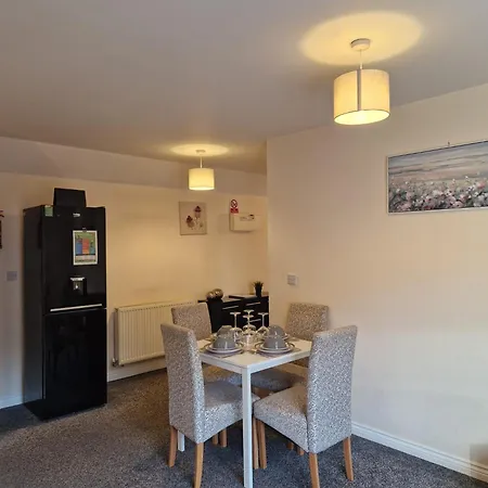 Hereford - Mayflower Coach House, Modern 2 Bedroom Property With Parking, Located South Of Hereford City, Suitable For Small Family, Couple Or Contractors - Sleeps Up To 5 Guests - Hosted By Rentmyhouse Exterior photo
